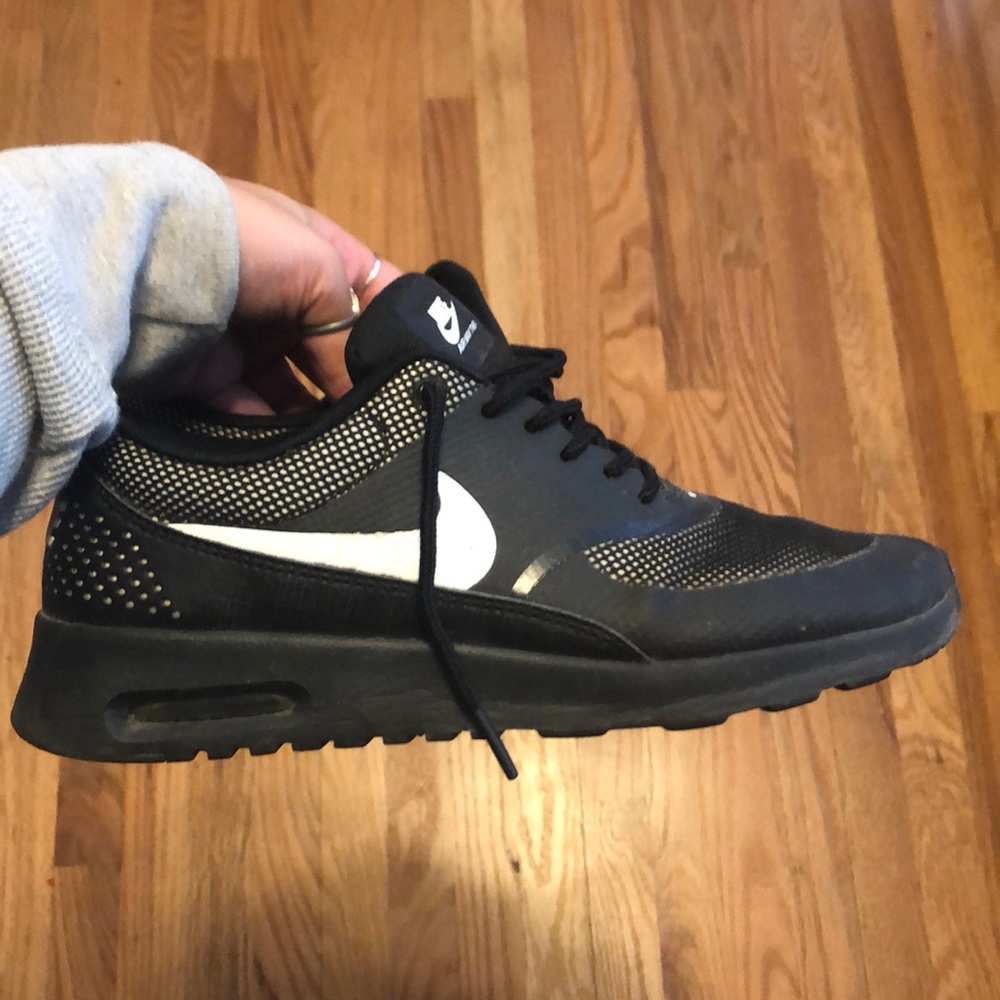 Black Nike- Air Max Thea